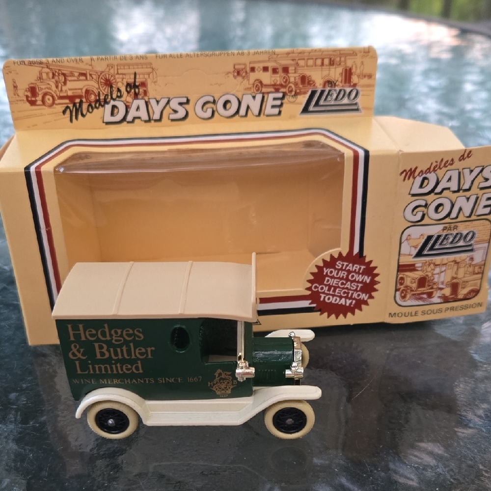 Lledo Vintage Toy Truck - Green and Cream